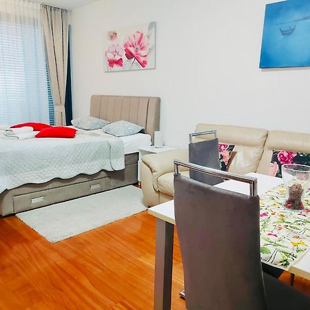 Nova Galerija West App Mary - Parking In Garage Apartman Zágráb Kültér fotó
