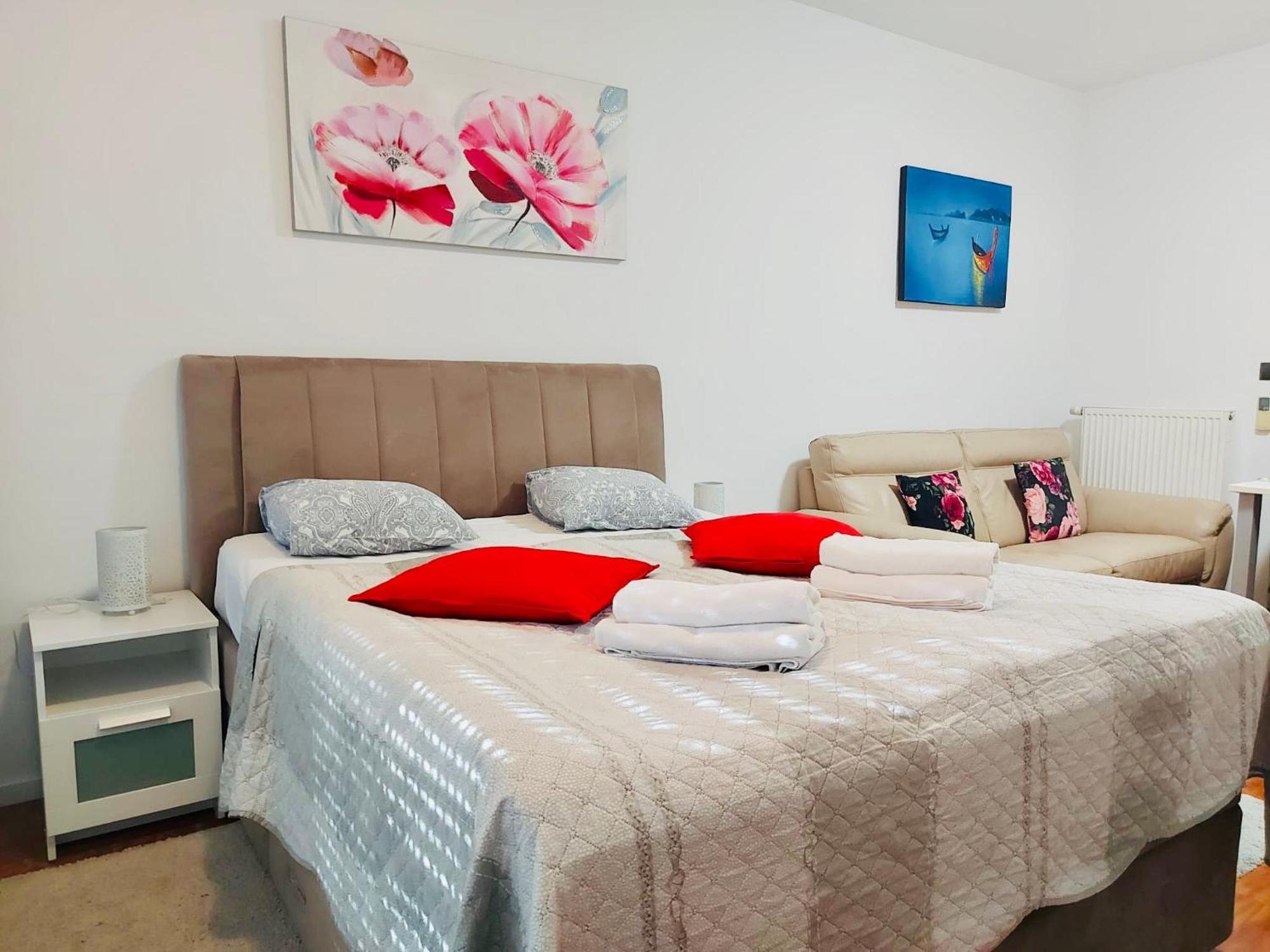 Nova Galerija West App Mary - Parking In Garage Apartman Zágráb Kültér fotó